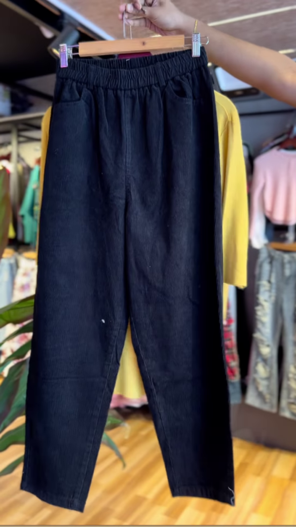 Golden Bloom: Collared Tee & Cropped Pants Set - Image 2